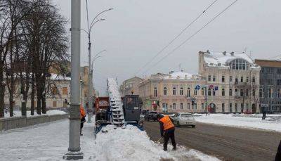 Снег в Харькове: на улицах работают почти 2000 дворников и 200 единиц техники - objectiv.tv - Харьков