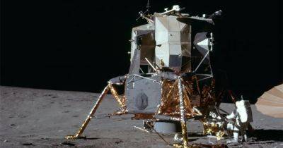 Нил Армстронг - Когда Нил Армстронг первым ступил на поверхность Луны в 1969 году, он должен был спать (видео) - focus.ua - Украина