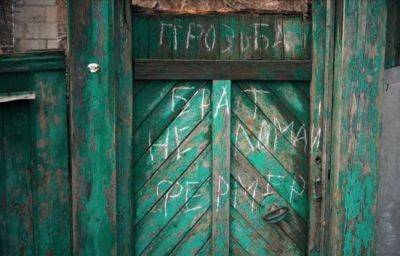 "Даже не могли елку нормально украсить": в сети показали кадры из оккупированного Лисичанска - vchaspik.ua - Украина - Лисичанск