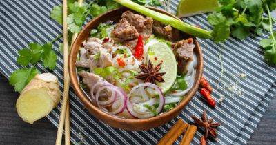 Вьетнамская кулинарная легенда: пряный суп Фо бо с рисовой лапшой - focus.ua - Украина - Вьетнам