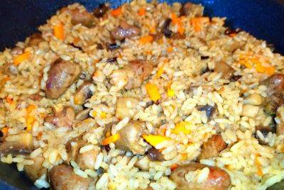 Это даже вкуснее плова: рецепт риса с куриными сердечками и грибами на сковородке - hyser.com.ua - Украина