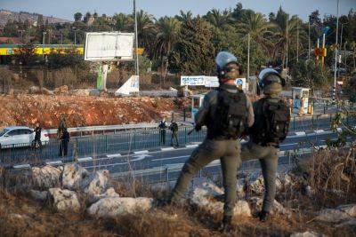 Подозрение на теракт: 30-летний израильтянин убит на дороге в округе Биньямин - news.israelinfo.co.il