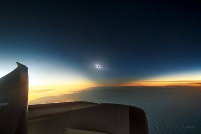 Авиакомпания предлагает насладиться полным солнечным затмением с высоты 10 км - universemagazine.com - США - Техас - Лос-Анджелес - шт. Мичиган - Даллас