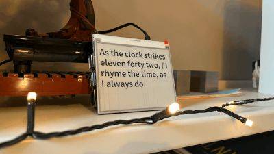 maybeelf - Представлены часы Poem/1 на E Ink, которые показывают время в стихах с помощью ИИ - habr.com
