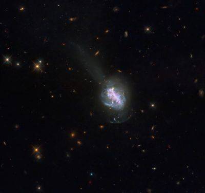 «Хаббл» сфотографировал галактику, пережившую слияние - habr.com