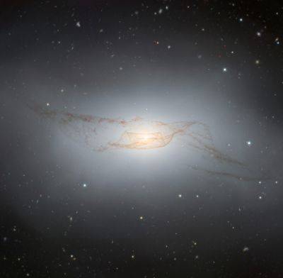 Астрономы рассказали о бурном прошлом «закрученной» галактики - universemagazine.com - Россия