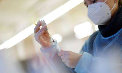 Медики изучили на предмет побочек человека, поставившего себе 217 вакцин от коронавируса - habr.com - Германия