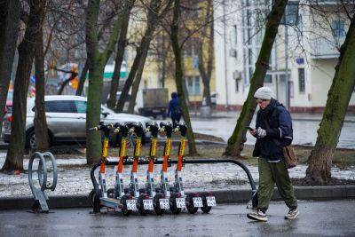 На прокатные самокаты в Москве начали устанавливать номера для фиксации нарушений - chudo.tech - Москва - Новости