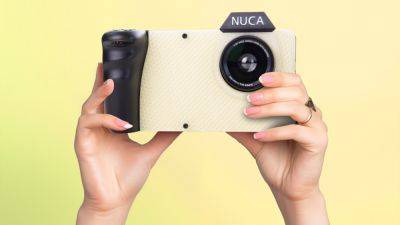 daniilshat - Дизайнеры представили Nuca — ИИ-фотокамеру, которая раздевает людей на снимках - habr.com