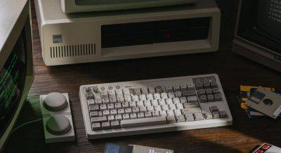 TravisMacrif - 8BitDo выпустила механическую клавиатуру в стиле IBM PC и отдельный калькулятор в виде цифровой клавиатуры - habr.com