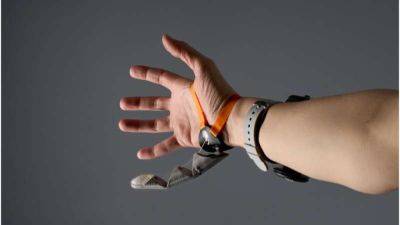 daniilshat - Исследователи из Кембриджа протестировали роботизированный шестой палец руки - habr.com