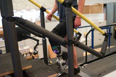 Учёные из США создали бионический протез для ноги, управляемый силой мысли