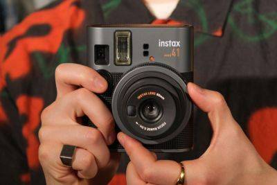 TravisMacrif - Fujifilm представила камеру мгновенной печати Instax mini 41 спустя четыре года после выхода mini 40 - habr.com