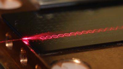 В 10 раз быстрее оптоволокна: крошечный усилитель пропускает волны длиной 300 нм - itc.ua - Швеция