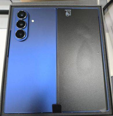 Samsung Galaxy Z Fold 7 впервые засветился на "живых" фото: тоньше, легче и в новом цвете Blue Shadow - gagadget.com