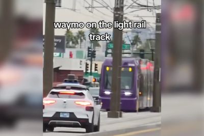 AnnieBronson - В Финиксе роботакси Waymo выехало на трамвайные пути, пассажиру пришлось покинуть салон - habr.com - США - Техас - шт. Аризона