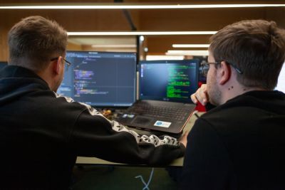 avouner - Из‑за внедрения ИИ компании начинают нанимать сами и меньше нуждаются во внешних агентствах - habr.com - Microsoft