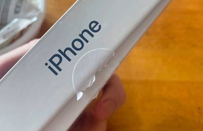 Парень получил заказанный iPhone 17 Pro в распечатанной коробке и с грязными следами - ilenta.com